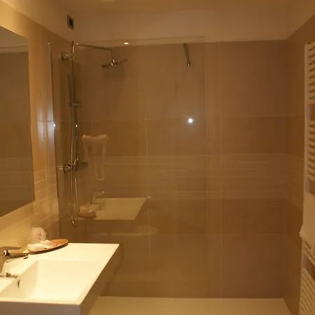 Corte Quadri Otel